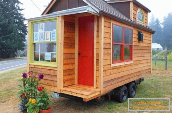 The appearance of a small cottage on wheels Mighty micro house
