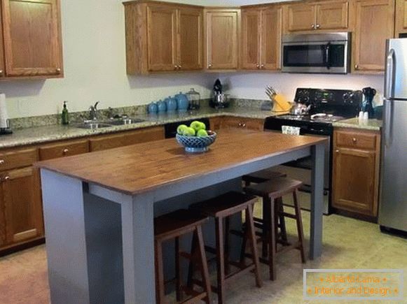 A small kitchen island with a bar counter