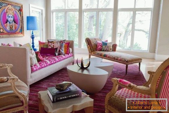 White and pink interior in Indian style - photo
