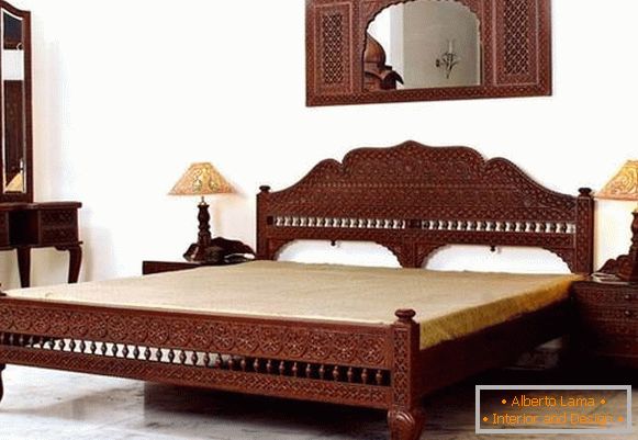 Indian carved furniture for a bedroom - photo in the interior