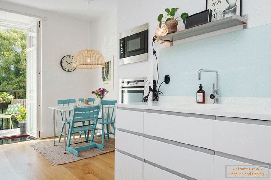 Natural lighting in the interior of a small kitchen