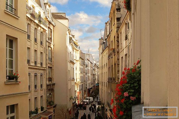 Street, on which the windows of the apartment go