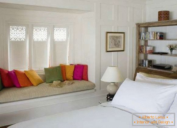 bedroom interior with a bay window, photo 72