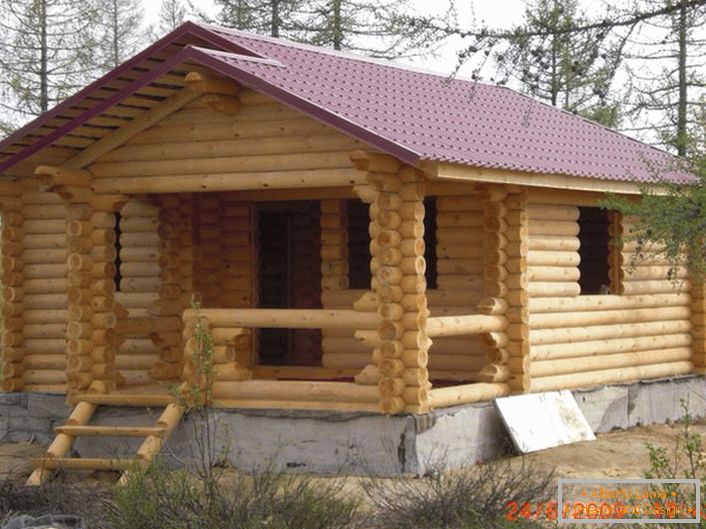 Sauna from rounded logs