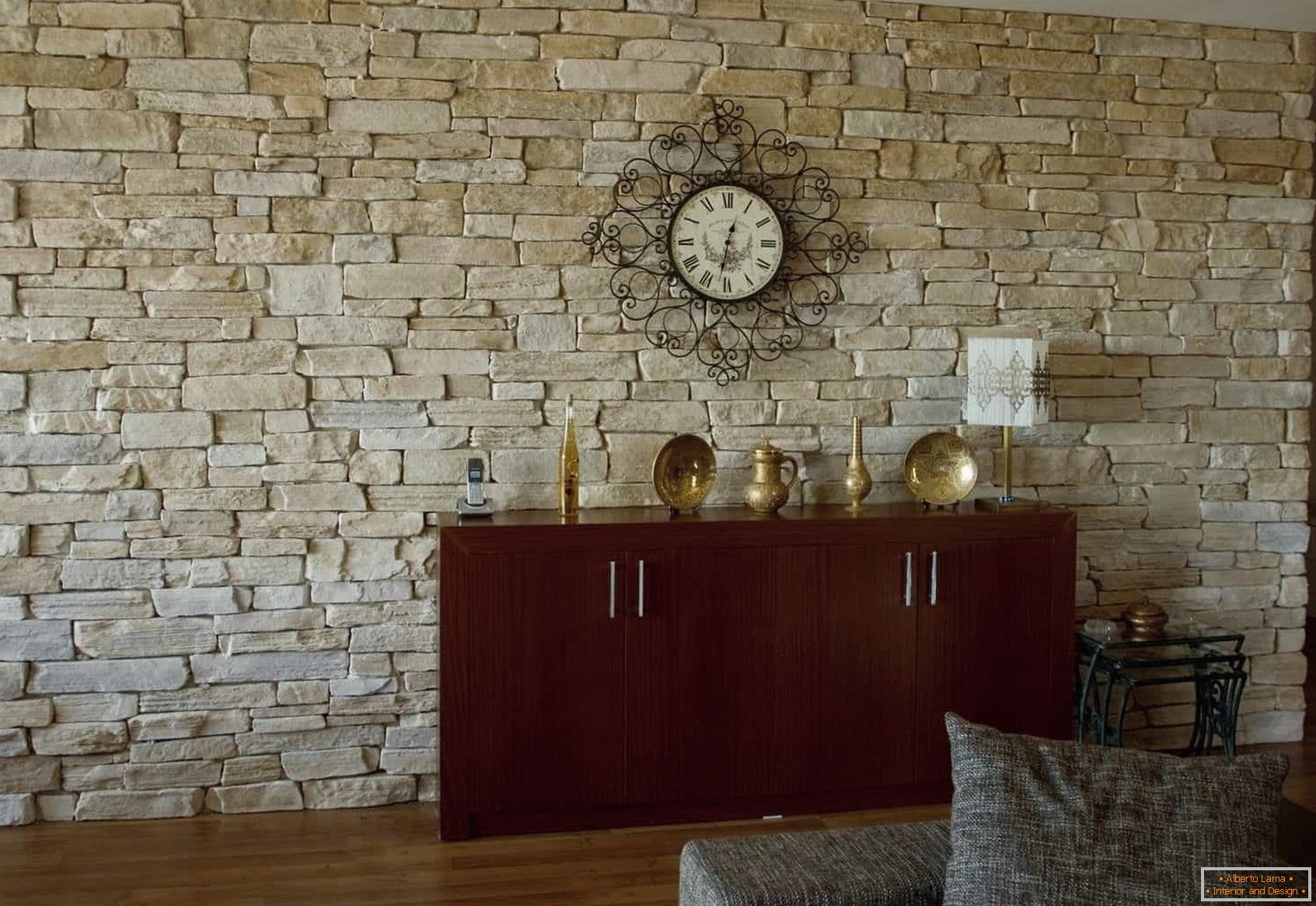 Wall decorated with artificial stone