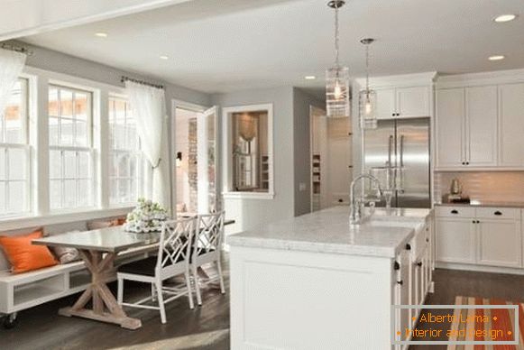 Light gray in the interior of the kitchen in combination with brown