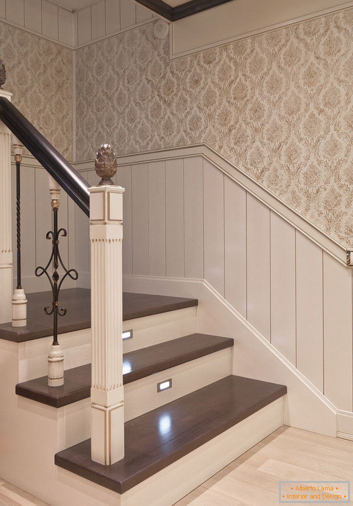 Filigree impeccability of the classical staircase for a small country house.