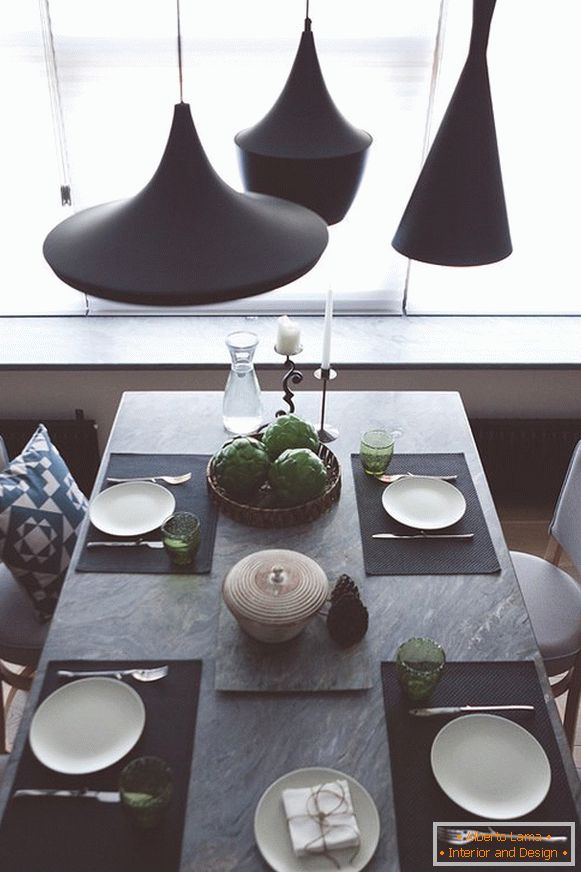 Lamps of different shapes above the dining table