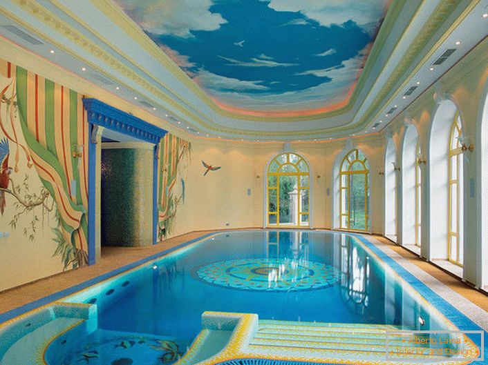 Classics of the genre - a blue, deep sky in the air clouds. Stretched ceilings with photo printing are especially harmonious looking at the pool.
