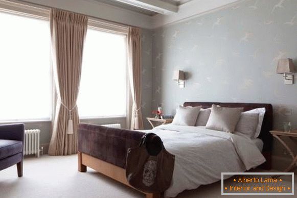 What curtains will suit the gray wallpaper - photo in the interior