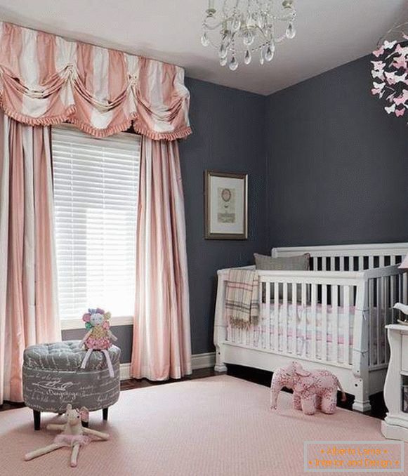 Combination of pink curtains with gray wallpaper for walls