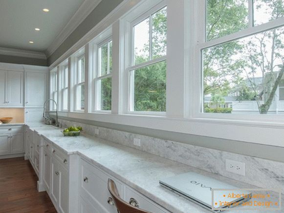 Window design in a private house - kitchen photo