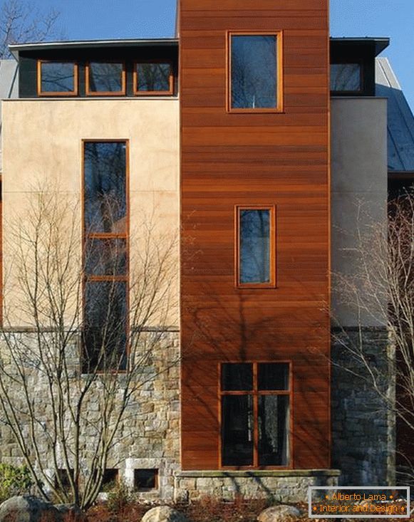 Wooden windows - photo of the facade of a private house
