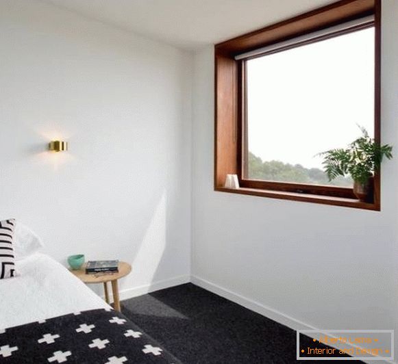 Design of a window in the bedroom - photo of a wooden window