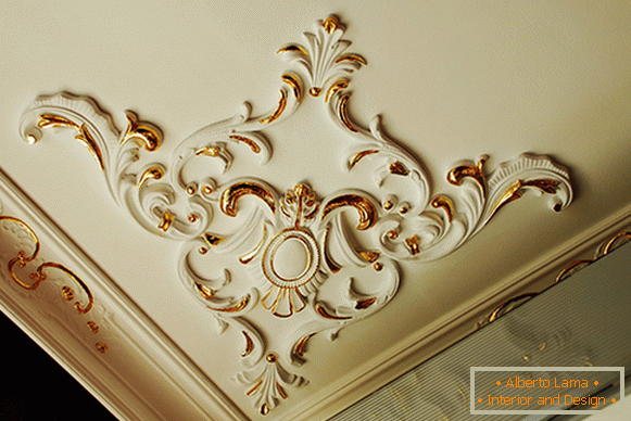 Beautiful plaster molding on the ceiling of the room