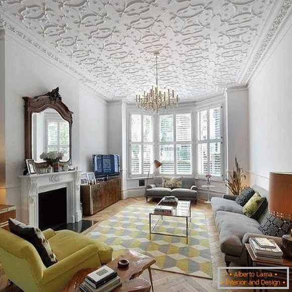 Stucco molding on the ceiling of the living room - a photo in a modern style