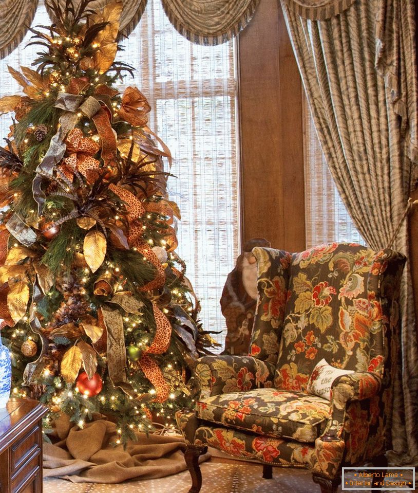 Unusual decor of a Christmas tree