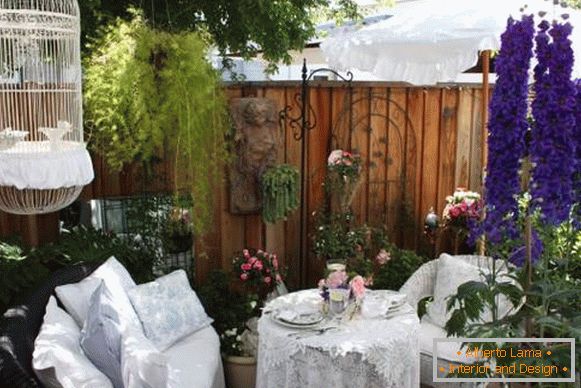 Lush decor for a small patio