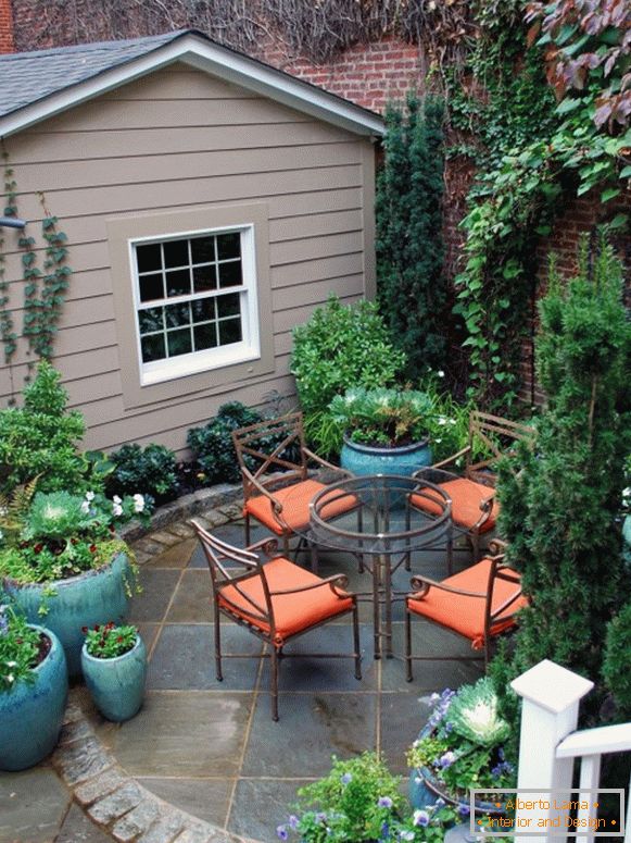 Dining table in the courtyard