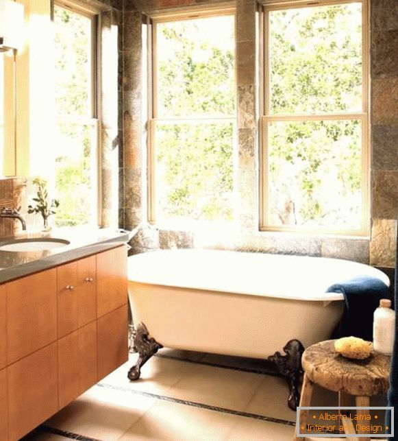 Bathroom in natural shades