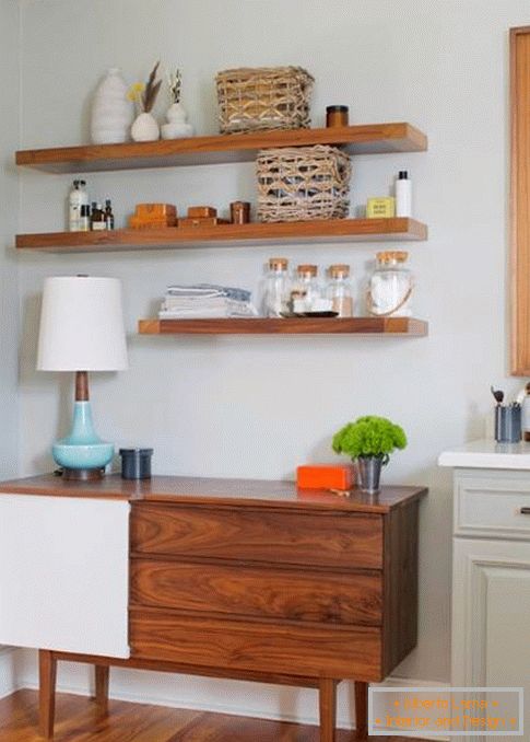 Floating shelves and chest of drawers in the bathroom