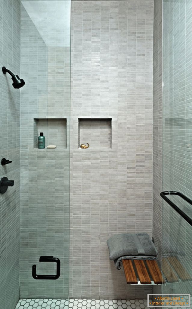 Shower rectangular apartment with one window