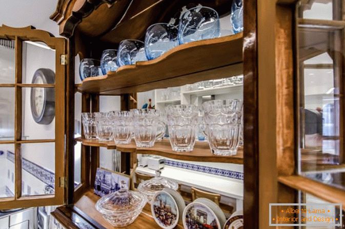 Antique showcase for dishes