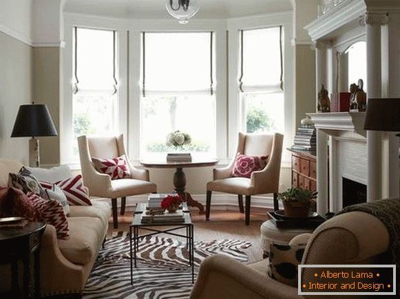 How beautifully to arrange furniture in the hall - photo of the dining room in the bay window