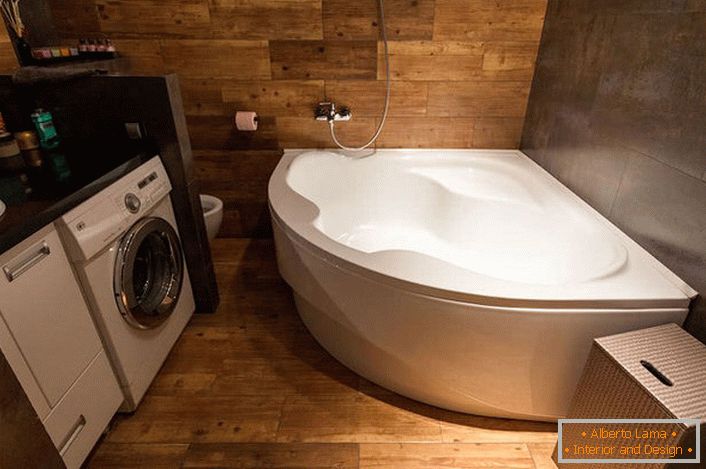 The corner bath allows you to save space. Interior in the loft style is notable for the use of finishing materials made of wood.