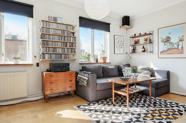 Carpet with a geometric pattern in the living room