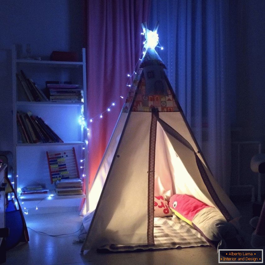 In the wigwam the child can play, read and even sleep