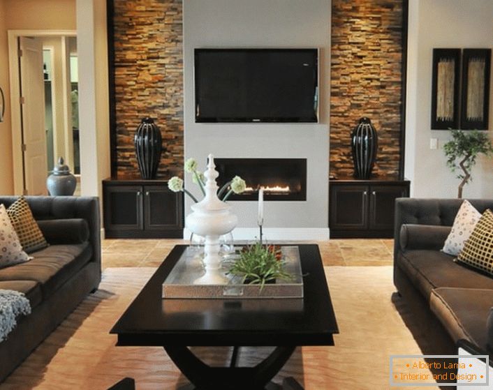 The decoration of any country house has a fireplace and elements of natural material.