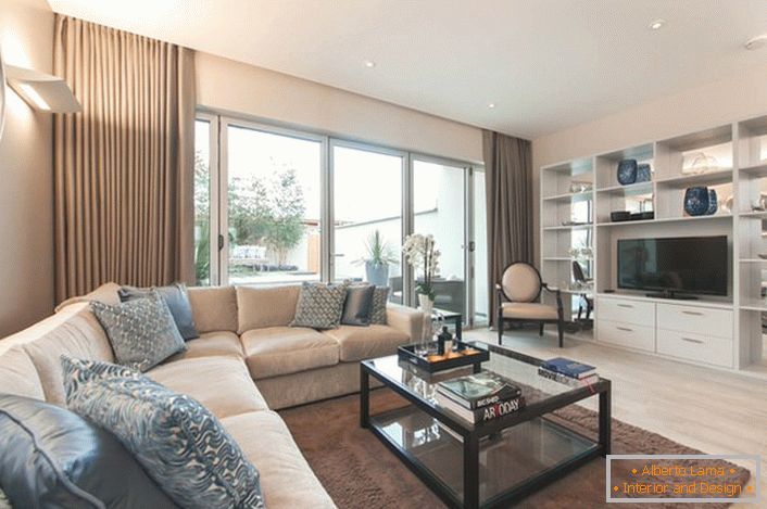 Living room in light colors. The designer skillfully defeated the brown color of the curtains on the general light background of the interior. 
