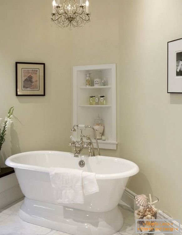 Built-in corner shelves in the bathroom