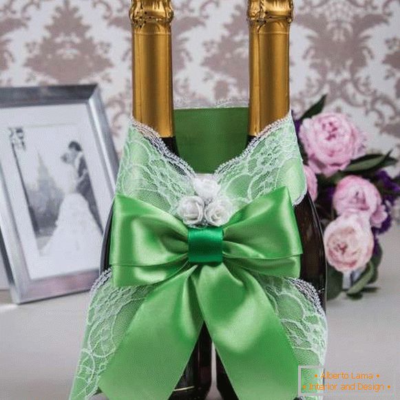 Decor of a bottle of champagne with own hands with satin ribbons