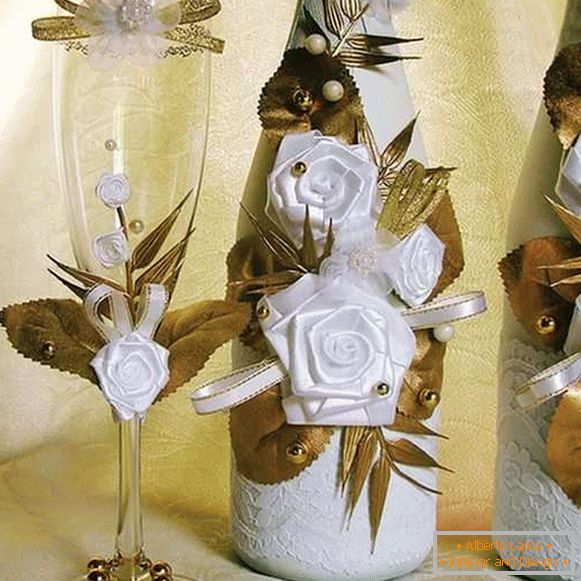 How to decorate a bottle of champagne with ribbons and cloth on March 8