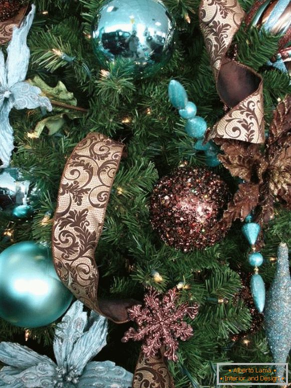 Fashionable decoration of a Christmas tree