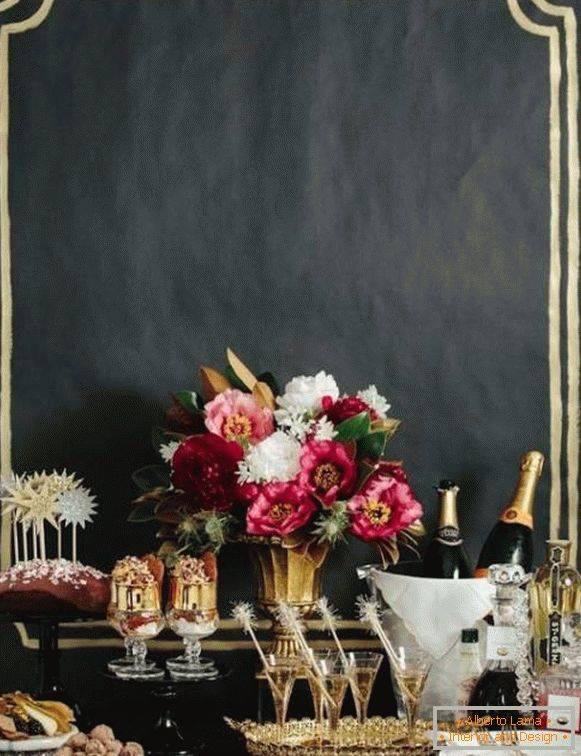 black-decor-on-new-year