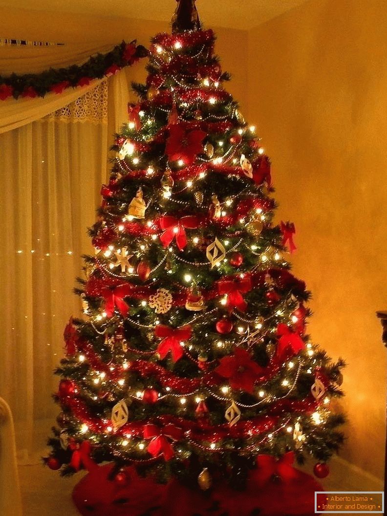 Christmas tree with garlands