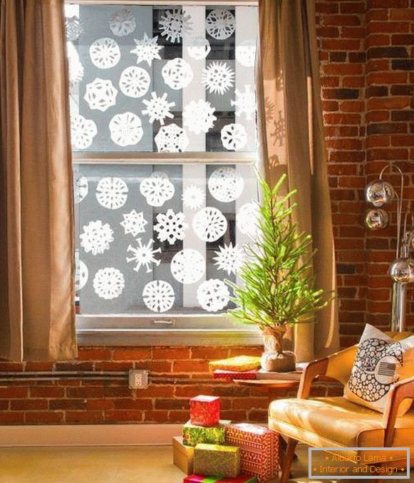 Cut and glue snowflakes on the windows for the New Year
