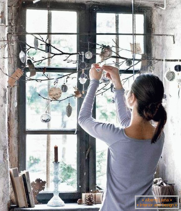 How to decorate a window for the New Year - unusual ideas with branches