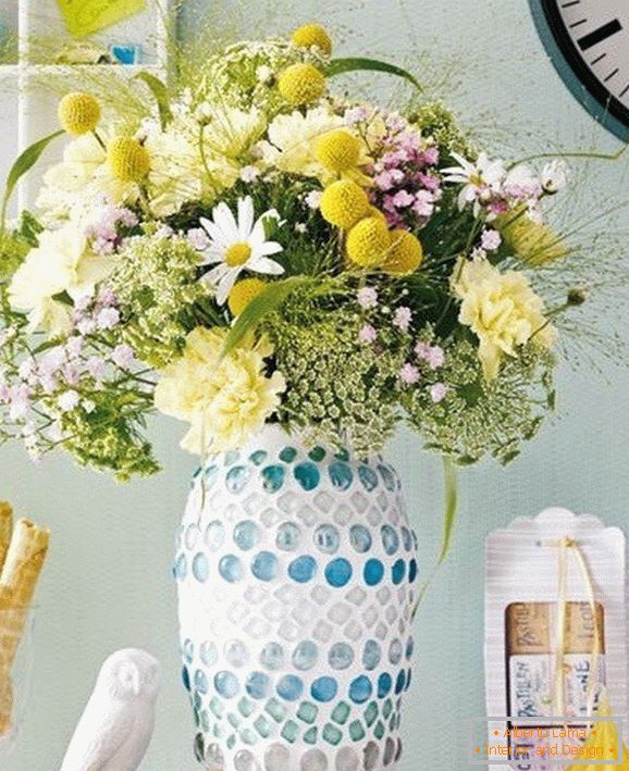 Decor vases with colored stones