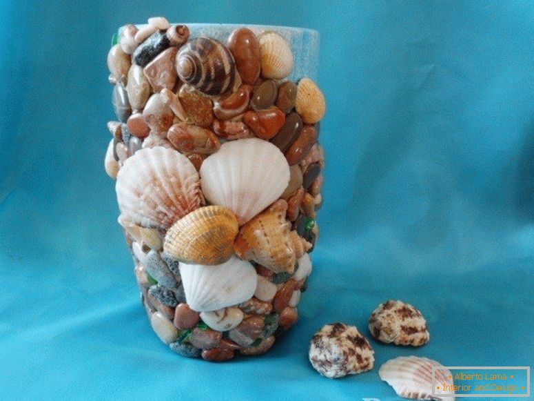 Vase in seashells