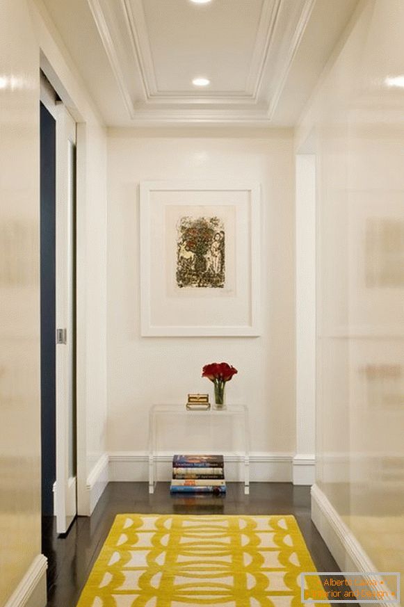 Glossy walls in the corridor