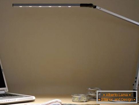 Adjustable table lamp