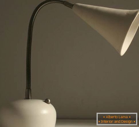 Flexible table lamp