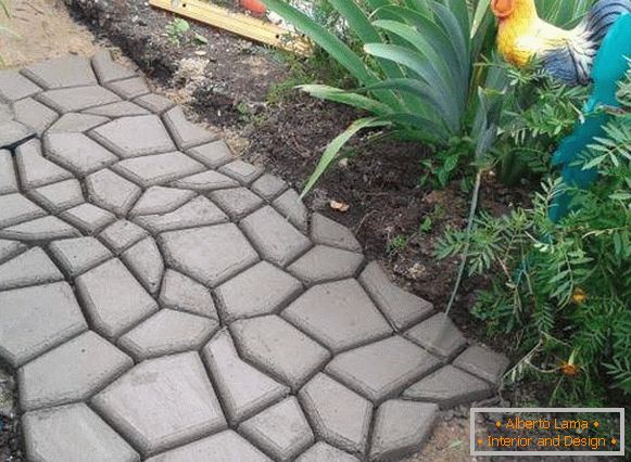 Cement garden paths with your hands - photo how to do
