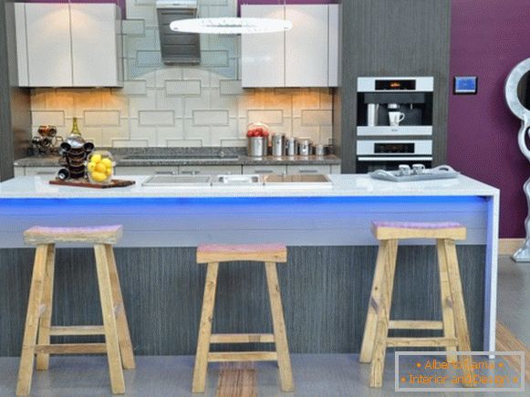 Purple walls in kitchen design