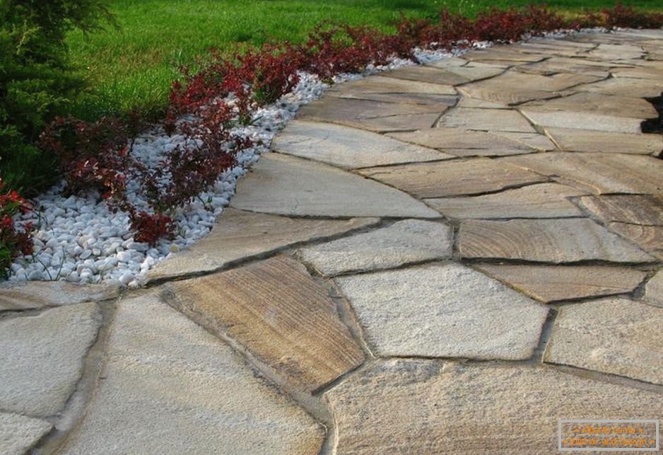 Stone path in combination with white gravel