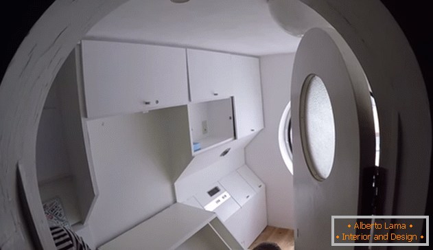 Functional capsule house